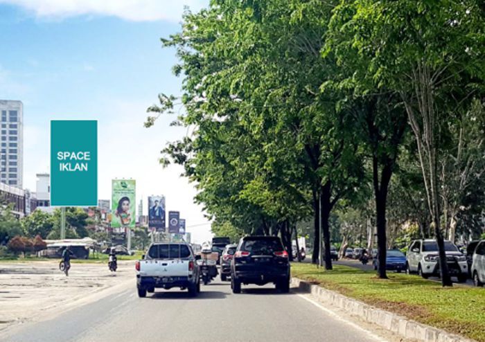 BILLBOARD SEBELAH HOTEL GRAND SUKA PEKANBARU