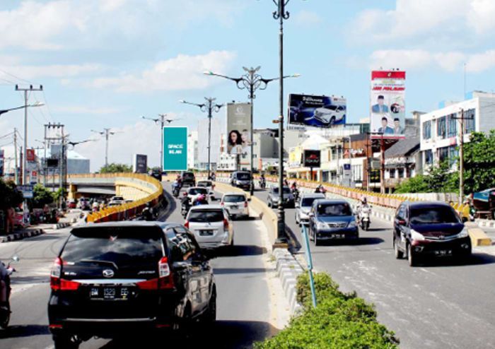 BILLBOARD JL. SUDIRMAN FLY OVER IMAM MUNANDAR PEKANBARU 
