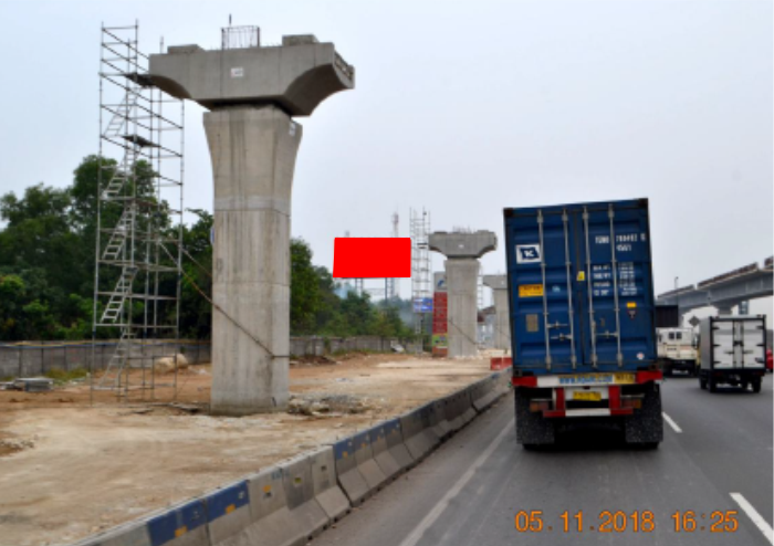 BILLBOARD JL TOL JAKARTA CIKAMPEK KM 39+600