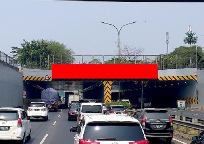BILLBOARD TUNNEL TOL JORR KAMPUNG RAMBUTAN